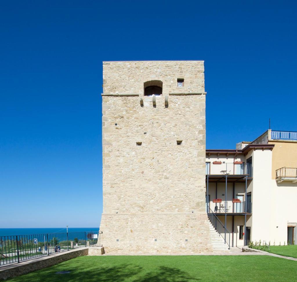 Torre Della Loggia - Dimora Storica - Ortona Bed & Breakfast Exterior photo