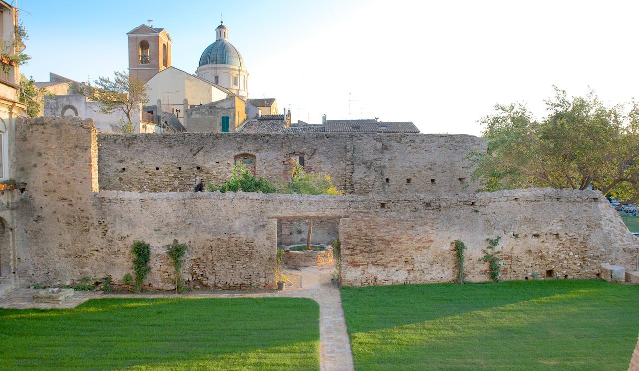 Torre Della Loggia - Dimora Storica - Ortona Bed & Breakfast Exterior photo